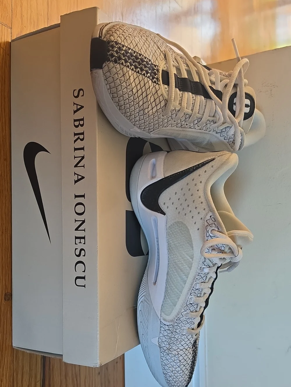 Nike Women's White and Black Athletic Training Sneakers